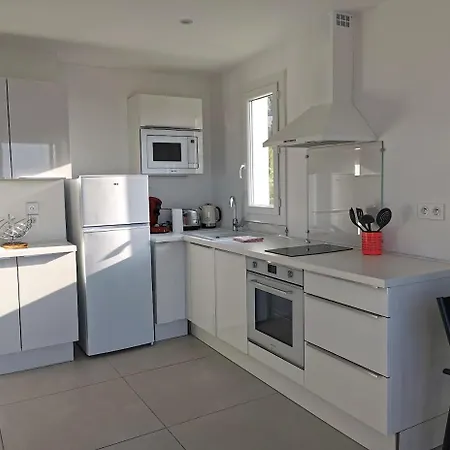 Baie Des Anges Vue Sur Mer, Garage Apartment *